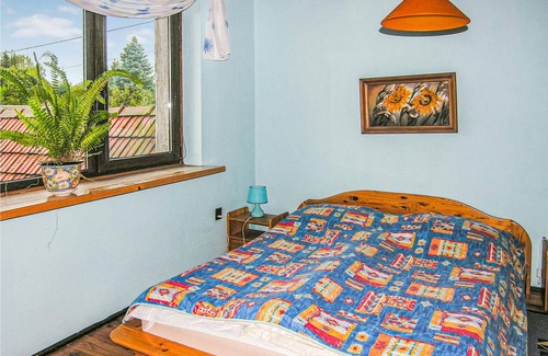 Piecki House | This large vacation home is situated on a natural plot on the shore of a lake.