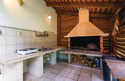 Glina House | This pretty little cottage is located in a quiet village very close to the river Kupa and is surroun