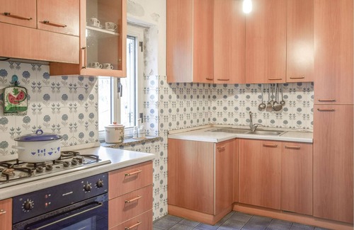 Cetraro Apartment | This vacation apartment is located on the second floor of an old mansion, in a splendid position ove