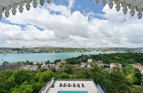 Kanlıca Mahallesi Villa | This villa is a 6 bedroom(s), 4.5 bathrooms, located in Beykoz, İstanbul.