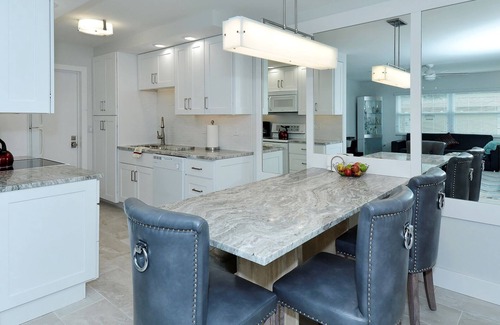 Sarasota Condo | This Way to Siesta Key Beach w/FREE WiFi & Parking: Luxury, Ground Floor, Corner