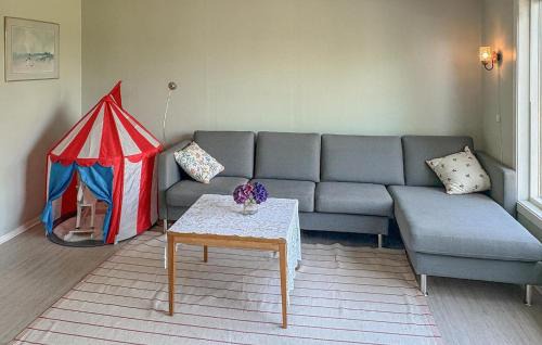 Flekkerøy House | Three Bedroom Cozy Home In Flekkerøy