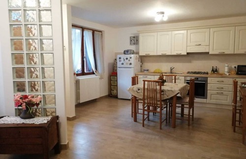 Introdacqua House | THREE BEDROOM HOUSE WITH GARDEN