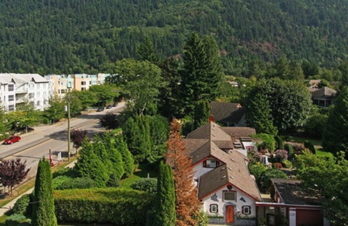 Harrison Hot Springs Apartment | Three Bedroom Penthouse Suite with Mountain View - Harrison Lake View Suites