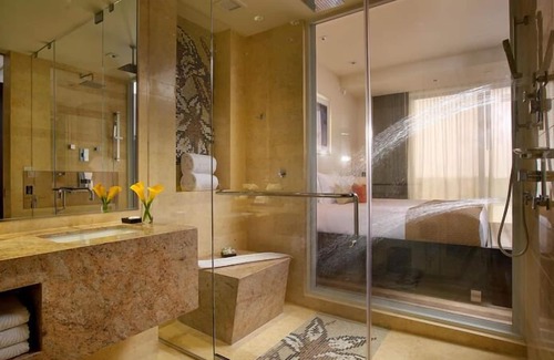 Seybold House | Three Gorgeous Rooms w/Large Glass Window to Enjoy Miami Fantastic View, Pool