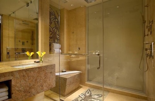 Seybold House | Three Gorgeous Rooms w/Large Glass Window to Enjoy Miami Fantastic View, Pool