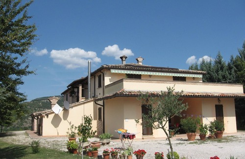 Acqualagna Apartment | Three-room apartment in a farmhouse with swimming pool and home restaurant in Acqualagna