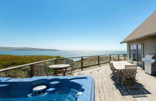 Dillon Beach House | Tide Pool! PERFECT Location! AMAZING views! Short Walk to Beach! Hot Tub! Game Room! BBQ! Fast WiFi! Dog Friendly!