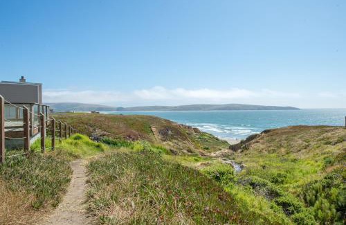 Dillon Beach House | Tide Pool! PERFECT Location! AMAZING views! Short Walk to Beach! Hot Tub! Game Room! BBQ! Fast WiFi! Dog Friendly!