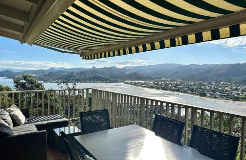Tairua House | Tideview Cottage - Incredible Views - Tairua