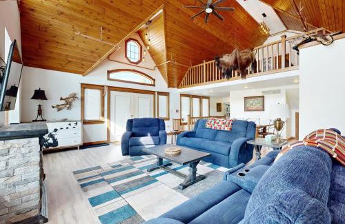 Campbellsport Apartment | Tiki Beach Condo #9