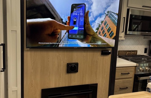 River Ranch RV Rental | Tiki "Glamping" unit fully stocked RV w/golf cart