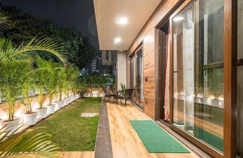 Sector 51 Hotel | TIM Sector 51, ARTEMIS HOSPITAL 1 min walk, FORTIS & MEDANTA 4 mins drive