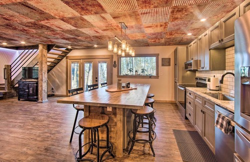 Reedsville House | 'Timberland Estates' Cabin: Close to Trails!