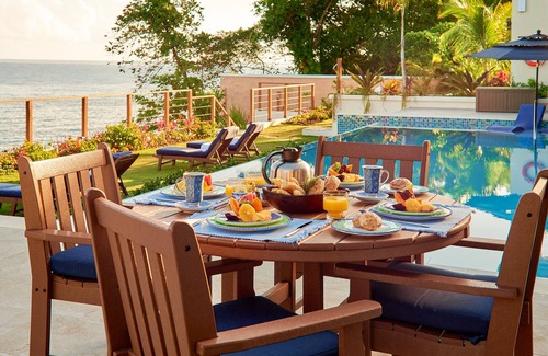 Salt Gut Villa | Timbuktu is a luxury 5 bedroom villa with stunning seaviews on the sea.