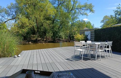 Geel Ski Chalet | Time 2 Relax chalet aan het water