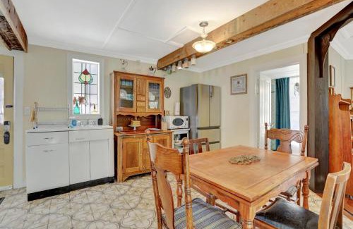 Pine House | Timeless Pineview Cottage Hot Tub & Pet Friendly