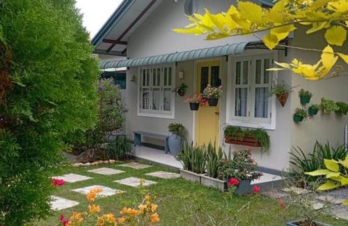 Homagama House | Tiny Art House with Garden