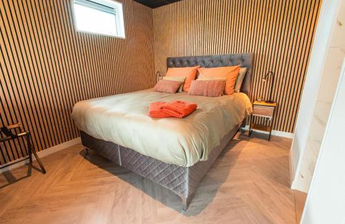 Garnwerd Boat Rental | Tiny Boat House #3