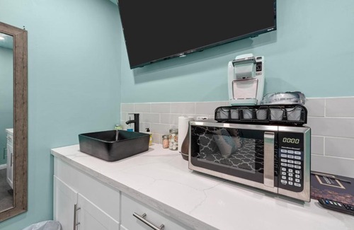 Houston Heights Apartment | Tiny & Chic Heights Hideaway with Free Parking