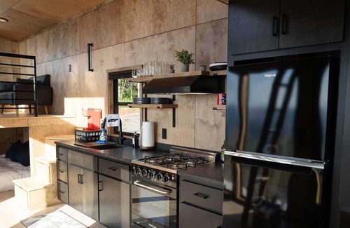 Signal Mountain Apartment | Tiny Home on the Edge of a Mountain with Private Hot Tub