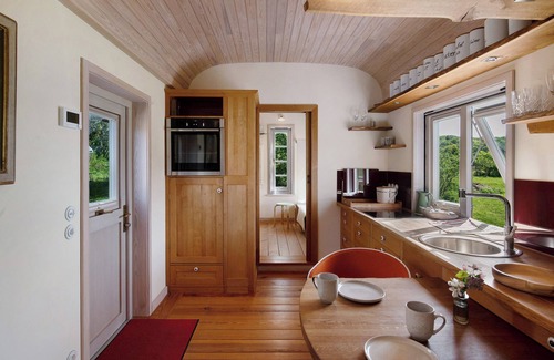 Satow House | Tiny Home 'Ria' with Private Terrace, Private Garden and Wi-Fi