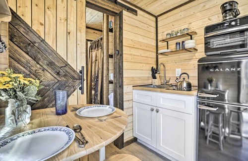 Loudonville Apartment | Tiny Home w/Hot Tub By Mohican State Park!