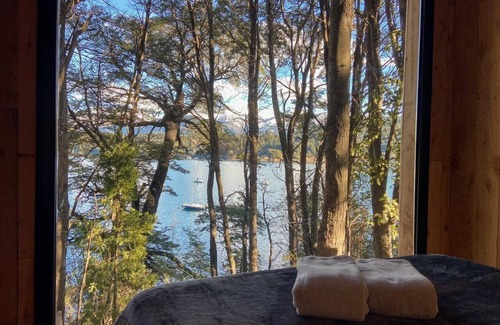 Peninsula San Pedro Cabin | Tiny house meters away from lake nahuel huapi. Access to the beach from the house.