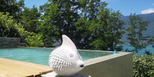 Viviers-du-Lac Hotel | Tiny-House-Pool-Lake