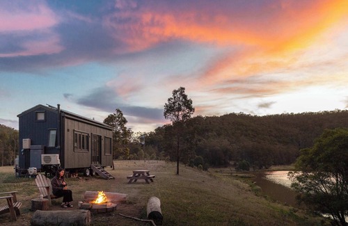 Upper Colo Cabin | Tiny Thomas Summary: