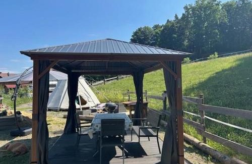 Hartl Ski Chalet | Tipi-Glamping am Gut Kunterbunt