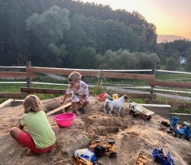 Hartl Ski Chalet | Tipi-Glamping am Gut Kunterbunt