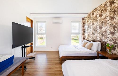 Los Banos Villa | Tirta Spring Villa with Hotspring Pool