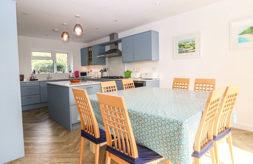 Criccieth Cottage | TIRWYDDAN, family friendly, country holiday cottage in Criccieth
