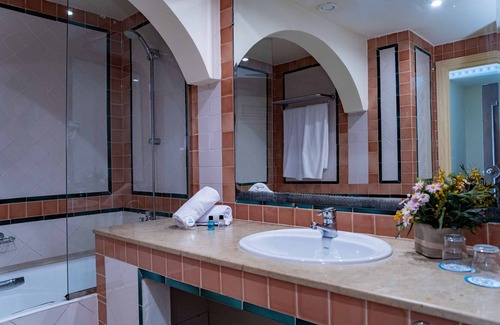 Yasmine Hotel | TMK Flora Park by Turismark