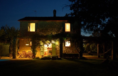 Fratta Villa | TODI NEARBY Stone farmhouse, with pool, garden, bush and Wi Fi