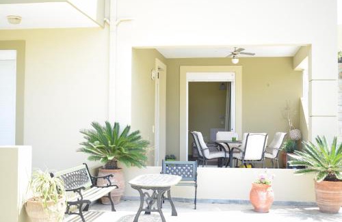 Lefkogeia Apartment | To Livadi