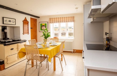 Todenham Cottage | Todenham Farmhouse - Pet friendly on a working farm