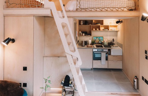 Alloa Cottage | Tods Bothy - a pod that sleeps 2 guests in 1 bedroom