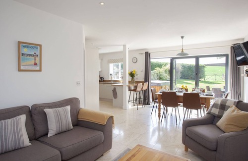 Dorchester Cottage | TOKENHILL COTTAGE, pet friendly, with hot tub in Piddletrenthide