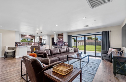 Scottsdale Highlands Five House | TONS OF SPACE, HEATED POOL, PETS WELCOME, HOME GYM, CLOSE TO EVERYTHING!
