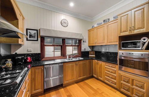 East Toowoomba House | Toowoomba CBD, sleeps 8, opposite Queens Park