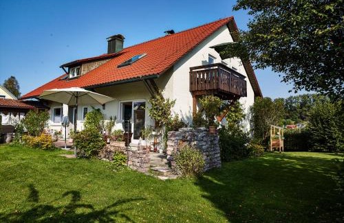 Isny im Allgaeu Apartment | Top 97,5 qm Ferienwohnung im Allgäu, Balkon und Parkplatz