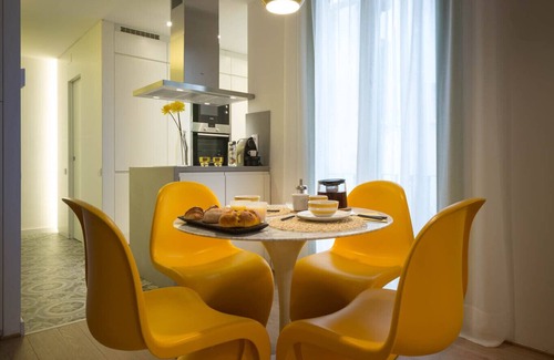 la Vila de Gracia Apartment | TOP CLASS NEW 2BD AP | Sun | Lift | Metro | HiSpeed Wifi | 4 people