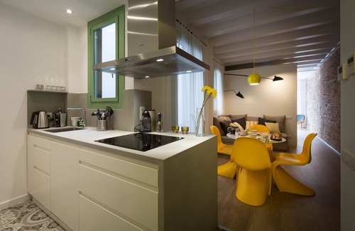 la Vila de Gracia Apartment | TOP CLASS NEW 2BD AP | Sun | Lift | Metro | HiSpeed Wifi | 4 people