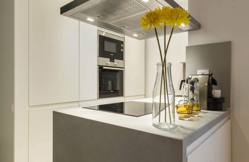 la Vila de Gracia Apartment | TOP CLASS NEW 2BD AP | Sun | Lift | Metro | HiSpeed Wifi | 4 people