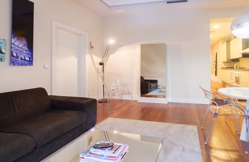 Sol Apartment | Top Design Apartment at OPERA Metro station (Royal Theater)/HIGH SPEED WiFi