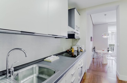 Sol Apartment | Top Design Apartment at OPERA Metro station (Royal Theater)/HIGH SPEED WiFi