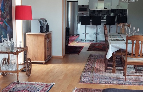 Immeln Ski Chalet | Top modern holiday home with stunning lake views on Lake Immeln