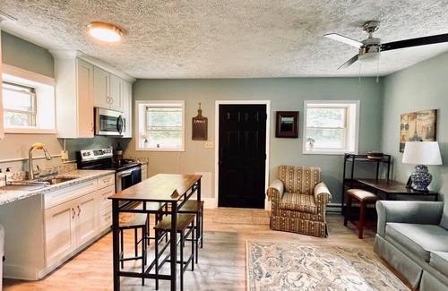 Monterey Cabin | Top of Jack Mountain - 1 BR Cabin with Easy Access and Close to Town - Hot Tub